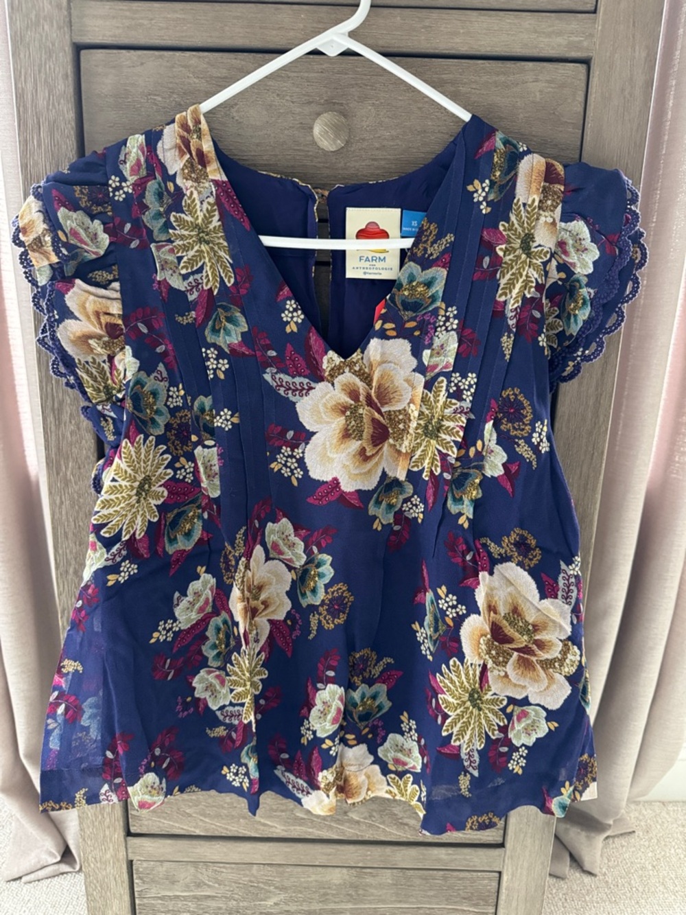FARM Rio Navy Floral V-Neck Ruffled Sleeve Blouse